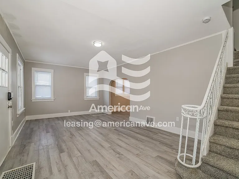 1649207_003_wm_-_living_room_13490172.jpg