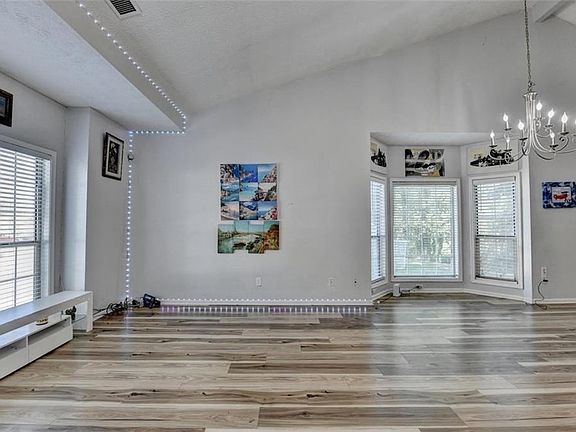 4th image of 2154 Crystal Lake Dr