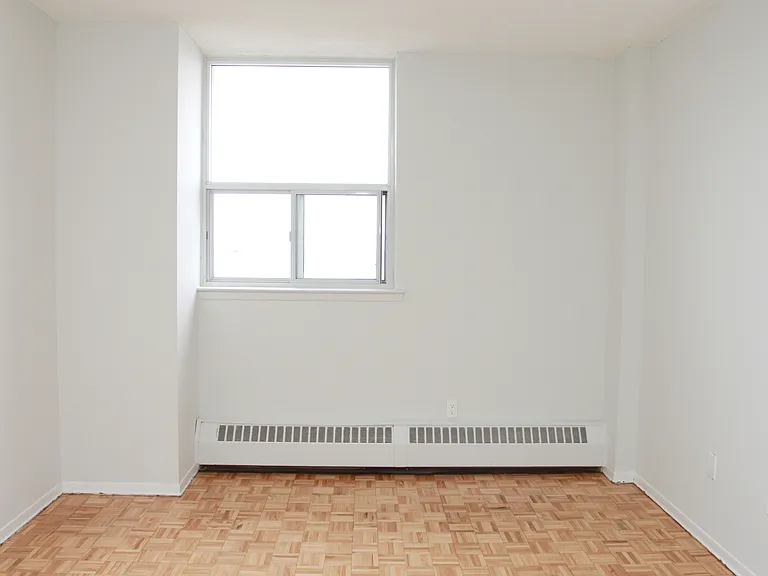 35 Front St S — Photo 7