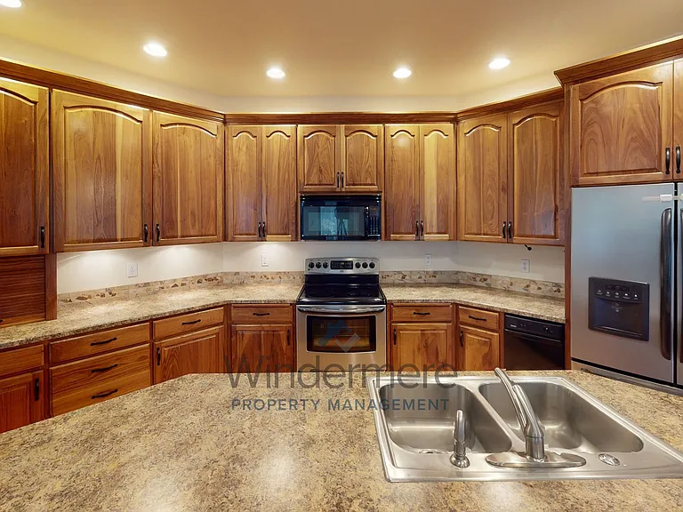 136 Costello Pl — Photo 3