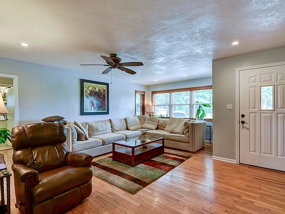 5th image of 2685 W Farm Road 182