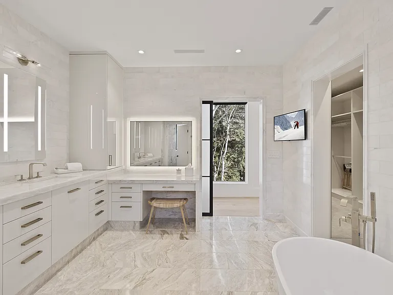 55 Smuggler Grove Rd — Photo 26