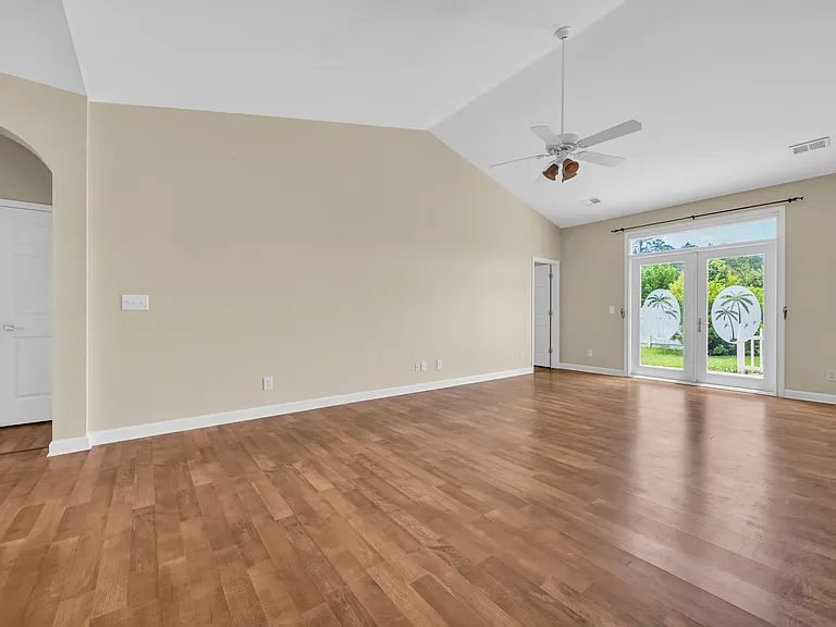 101 Zinnia Dr — Photo 16
