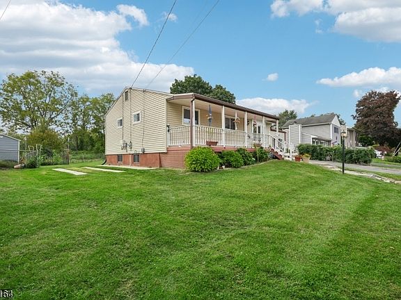 2nd image of 25 Lawrence Dr