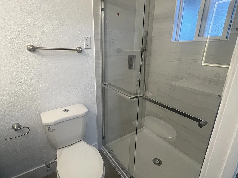 548 Las Palmas Ave #B — Photo 9