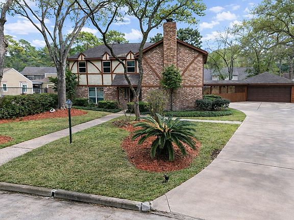 2nd image of 17418 Spicewood Springs Ln