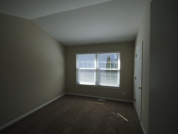 5th image of 9312 Hawthorne Ln