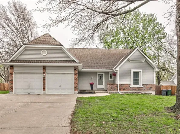 14509 S Summertree Ln, Olathe, KS 66062