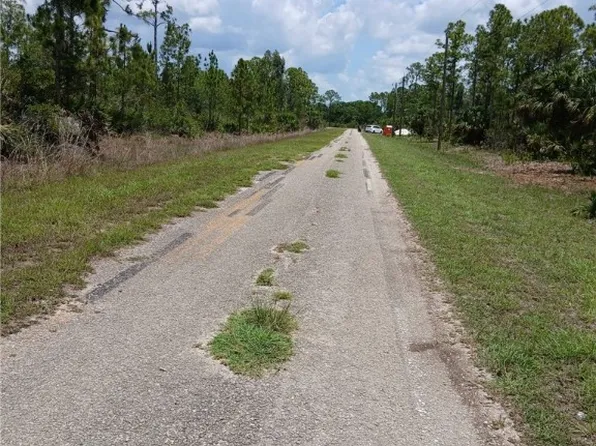 2142 Winnetka Dr, Lehigh Acres, FL 33972
