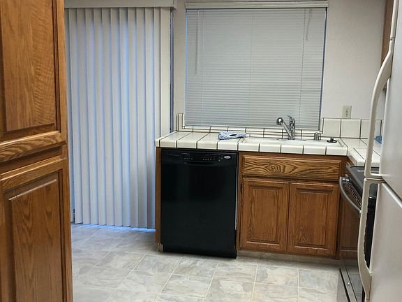 3rd image of 423 Lockewood Ln