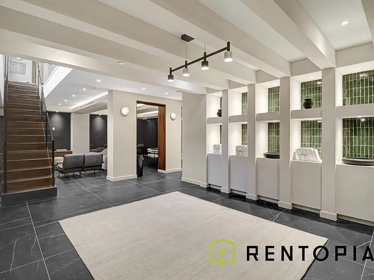 658 Madison St #3J — Photo 16