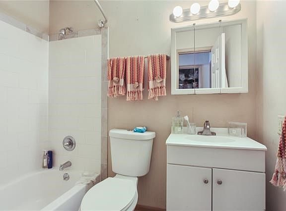 4th image of 8007-09 Charlotte St