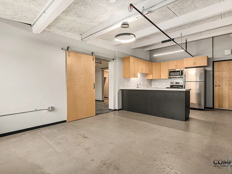 The Howard Apartments — Photo 37