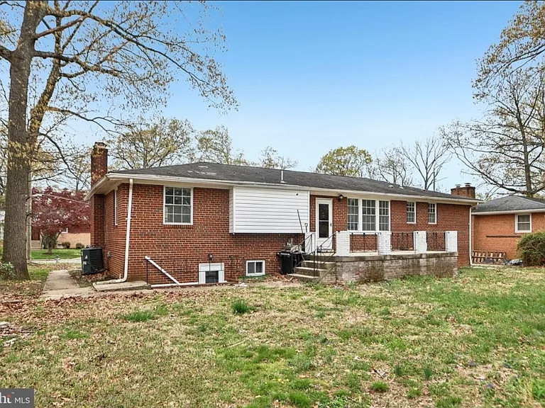 5608 Eastwood Ct — Photo 26