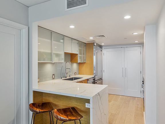4th image of 1177 Queen St APT 4203