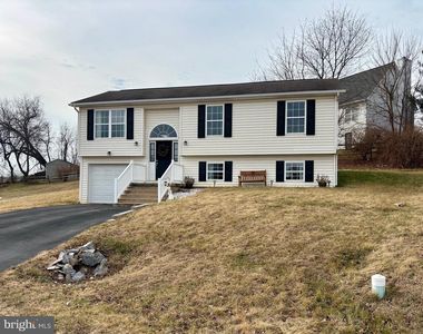496 Dinali Dr, Martinsburg, WV, 25403