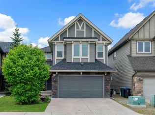58 E Valley Pointe Bay NW, Calgary, AB T3B 6B6