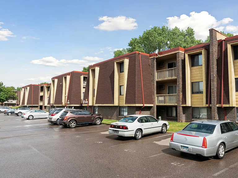 Hazelwood Apartments — Photo 5