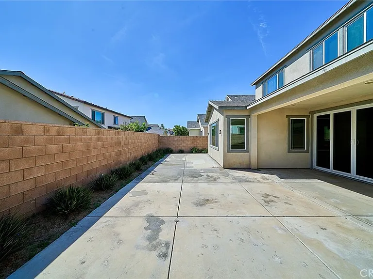2622 E Embry Ln — Photo 56