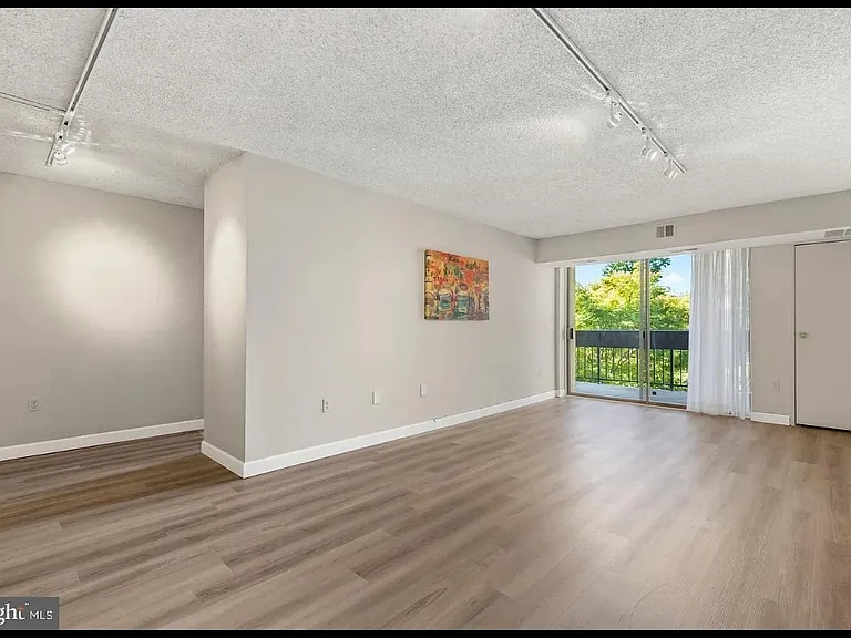 5300 Holmes Run Pkwy #319 — Photo 4