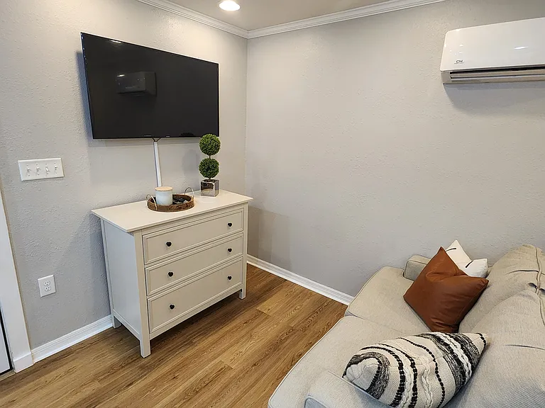 490 E Stanford St #B — Photo 4