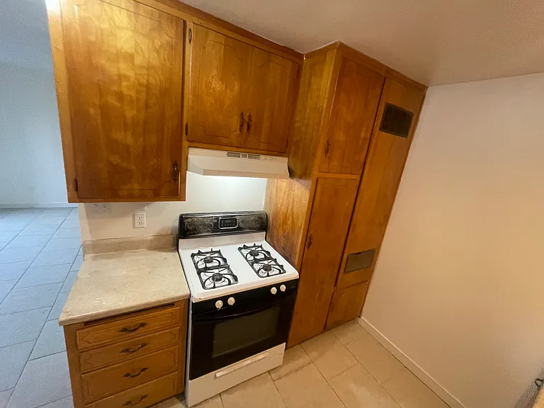 13243 Davenport St #2 — Photo 11