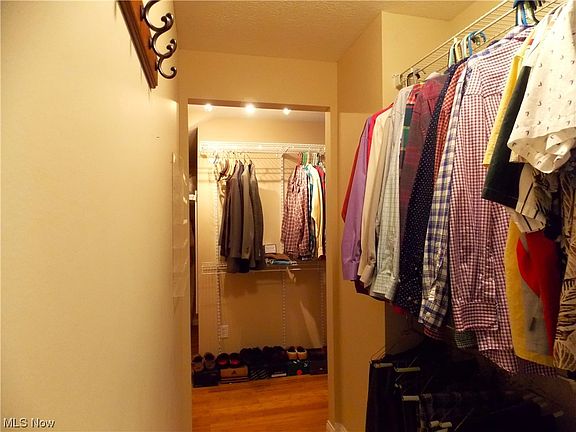 5th image of 3528 Brook Ct