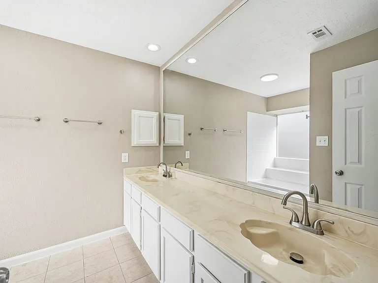 5202 Roserock Ln — Photo 16