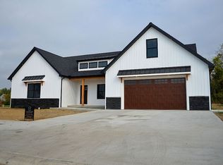 1701 Raymond Ave, Bellefontaine, OH 43311
