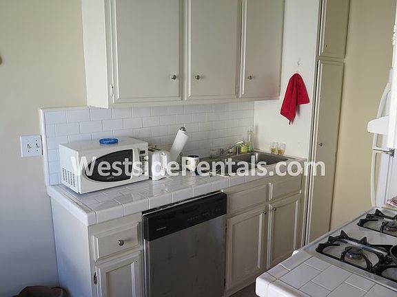 4th image of 3745 Keystone Ave APT 8