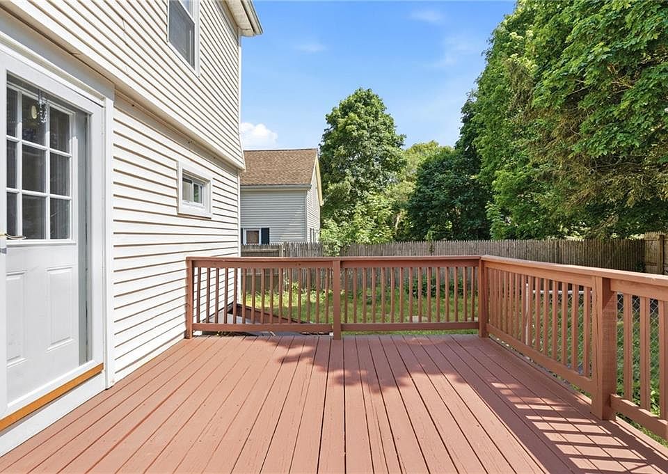 1st image of 515 Davisville Rd
