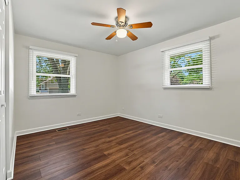 924 Bradford Ln — Photo 17