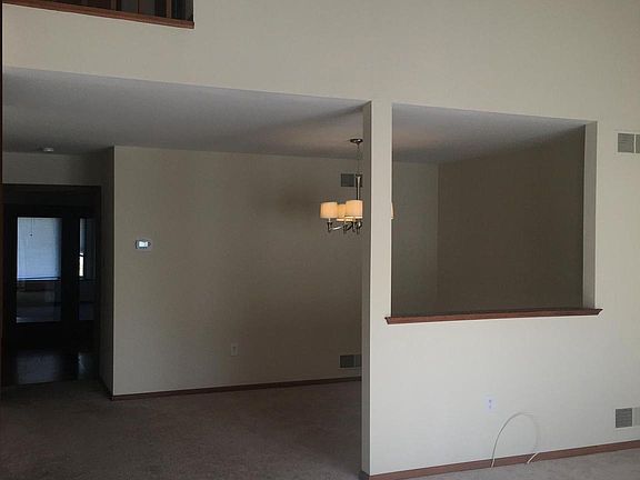 4th image of 16 Green Meadow Ct