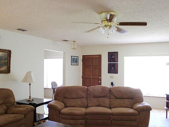 4th image of 1090 Giovanni St