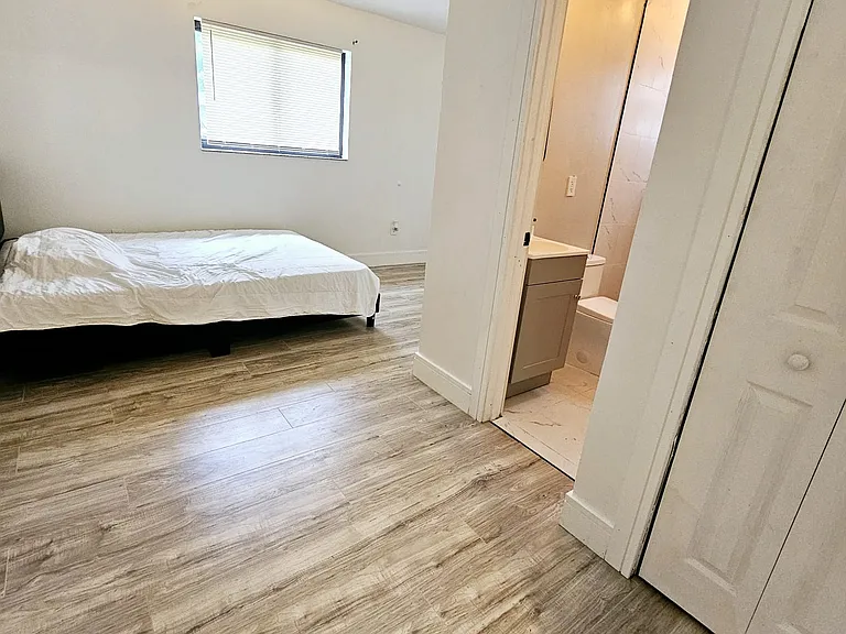 5000 SW 26th Ave — Photo 25