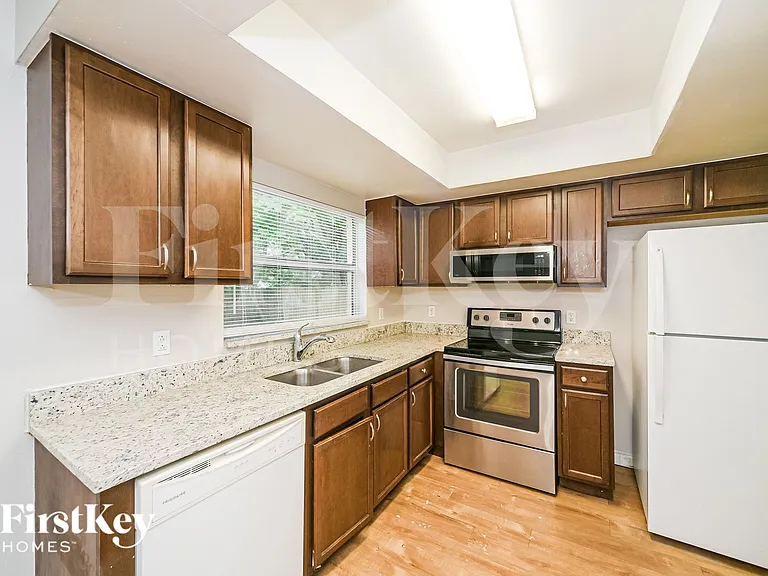 1836 Columbine Dr — Photo 8