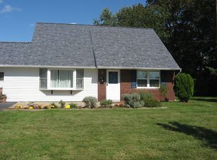 1 Plumtree Pl, Levittown, PA 19056