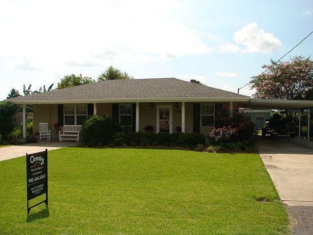 1st image of 410 Cherry Dr