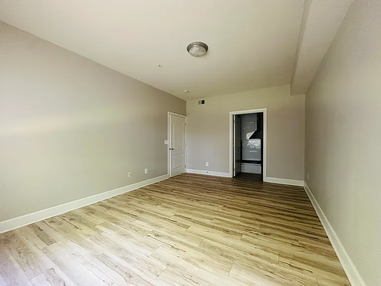 10600 Provincial Dr #102 — Photo 6
