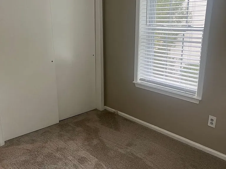 82 Liberty Dr — Photo 16