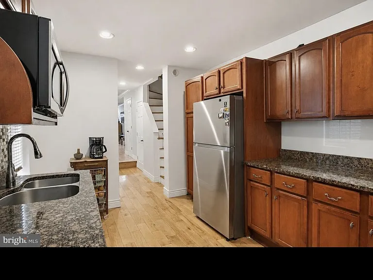 121 W Hamburg St — Photo 12