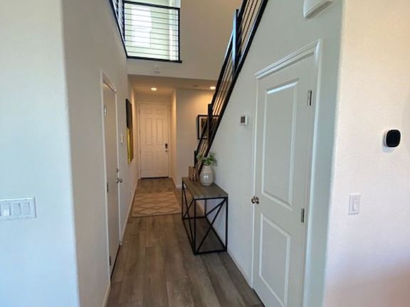 2nd image of 1379 Larkspur Dr