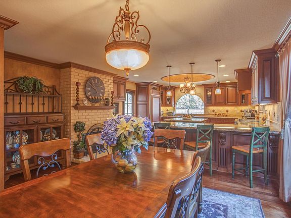 4th image of 1701 Peony Ln