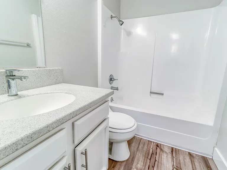 Edgewood Apartments in Vancouver, WA - 2 Bedrooms and 1 Bath — Photo 14