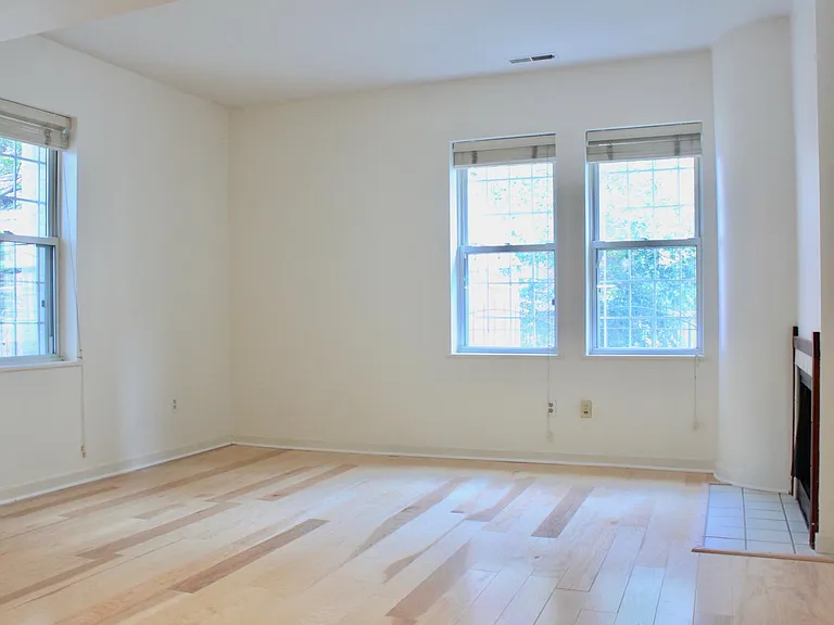 2114 N St NW #16 — Photo 4