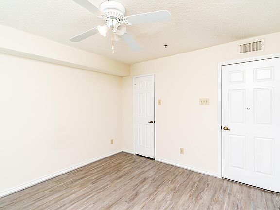 3rd image of 1504 Lincoln Way APT 335