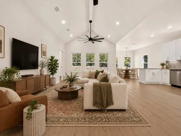 1312 Phoenix Ct, Granbury, TX 76048