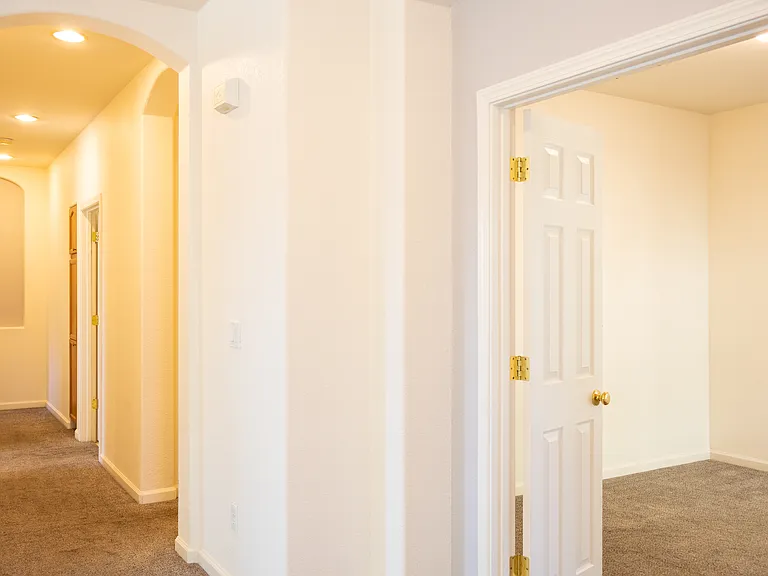 1870 Cliffhanger Dr — Photo 17
