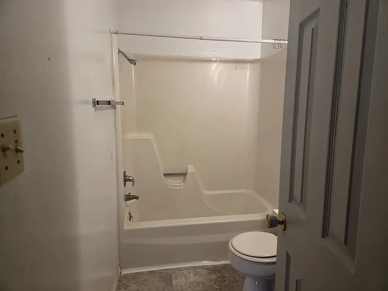 1008 E Logan Ave #3 — Photo 10