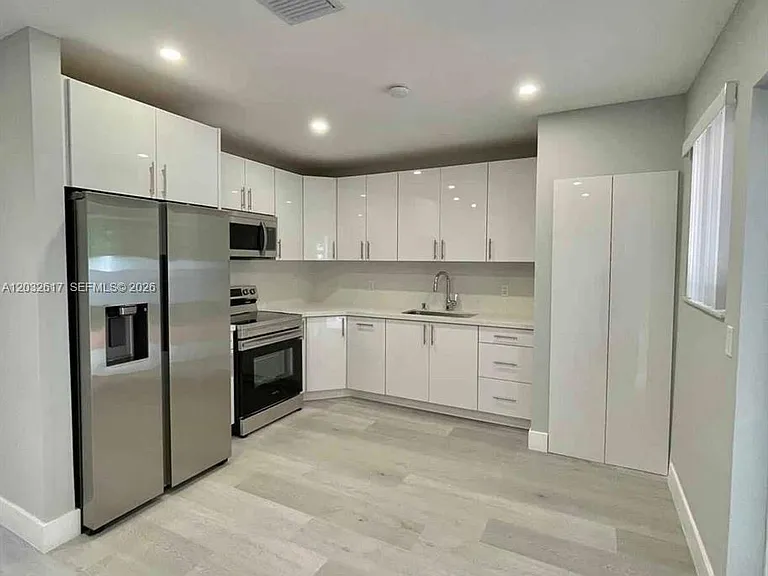 950 NW 36th Ave — Photo 4